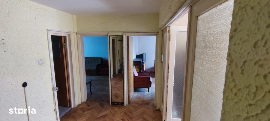 Apartament cu 3 camere decomandat în Dărmănești