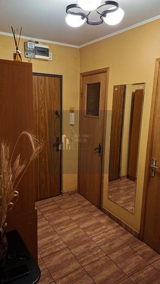 Apartament cu 4 camere decomandat, mobilat în Titan