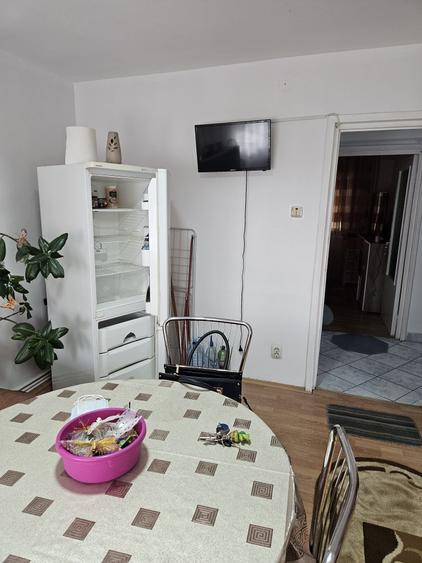 Apartament cu 4 camere decomandat în Răcăștia