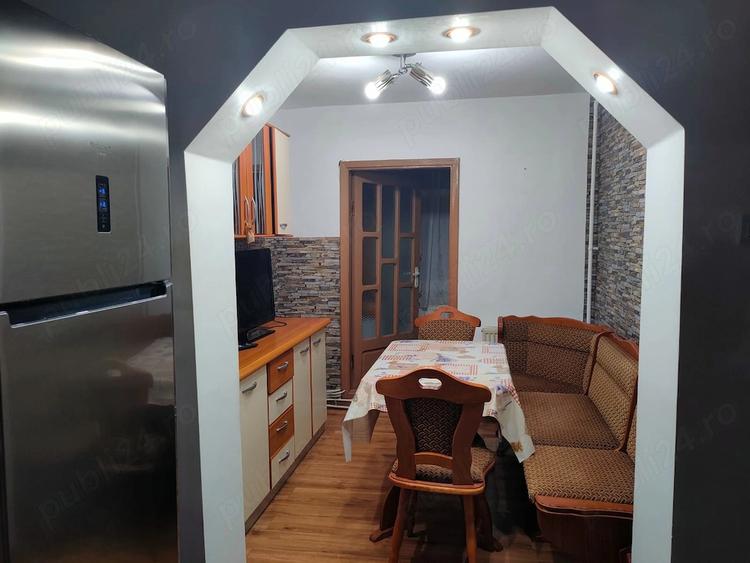 Apartament cu 3 camere decomandat în Central