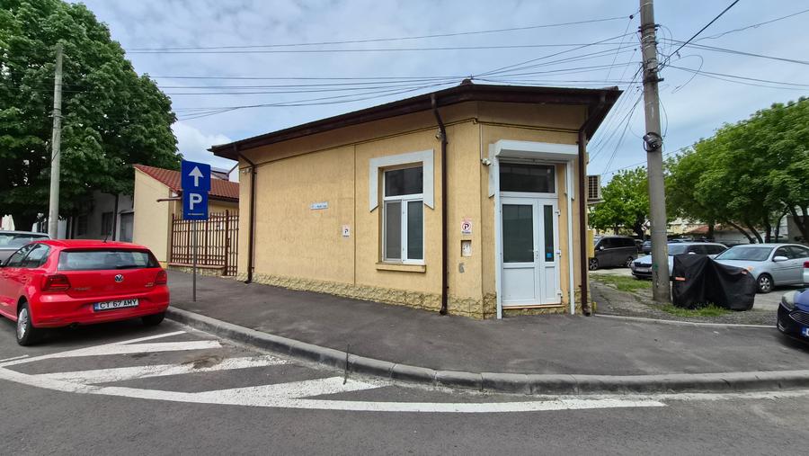 Casă individuală cu 5 camere cu Canalizare în Capitol