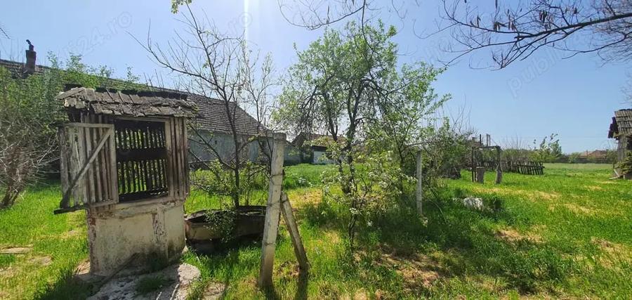 Casă cu 4 camere în Sânpetru Mare