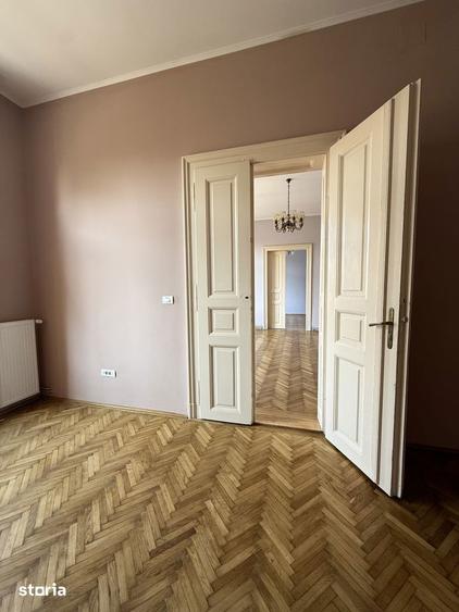 Apartament cu 5 camere în Central