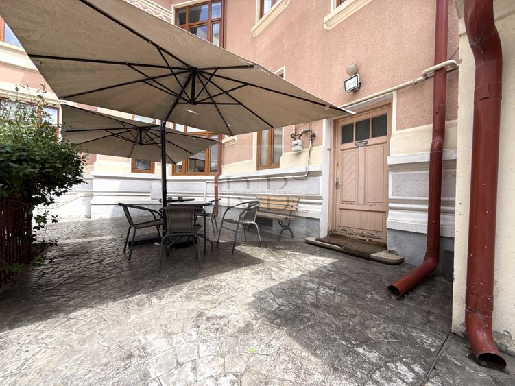 Casă individuală cu 6 camere cu Canalizare în Moșilor