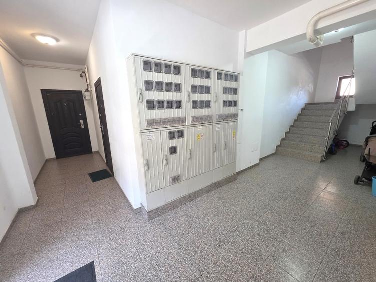 Garsonieră decomandată în Roșu