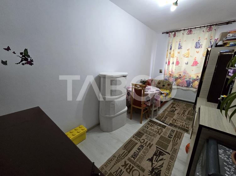 Apartament cu 4 camere decomandat, mobilat în Calea Dumbrăvii