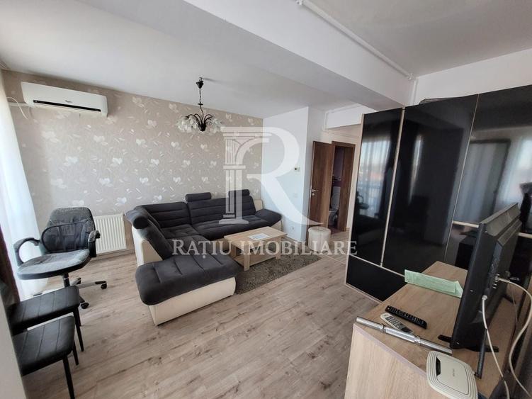 Apartament cu 3 camere decomandat, mobilat în Central