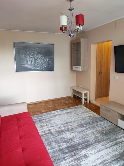 Apartament cu 3 camere semidecomandat, mobilat în Obor