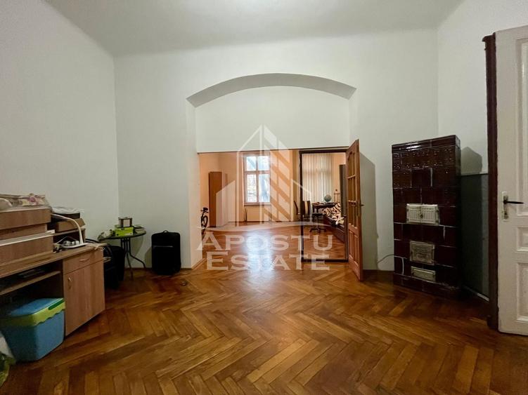Apartament cu 4 camere decomandat în Traian
