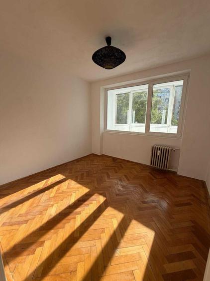 Apartament cu 3 camere semidecomandat în Iancului