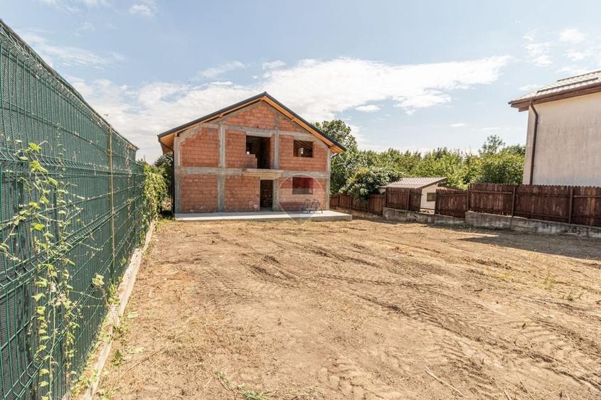 Casă individuală cu 5 camere cu Teren 1000 Mp în Balotești