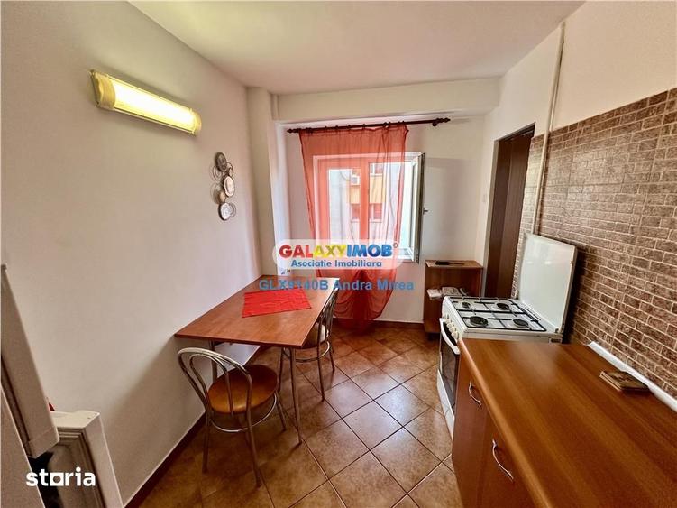 Garsonieră decomandată, mobilată în Decebal