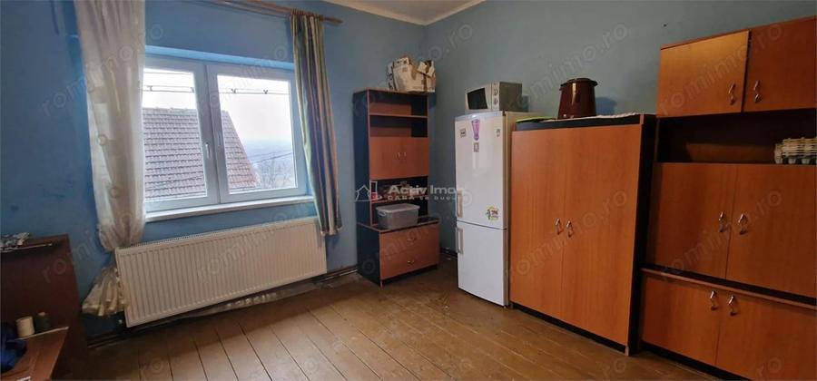 Casă cu 6 camere cu Teren 500 Mp în Muncitoresc