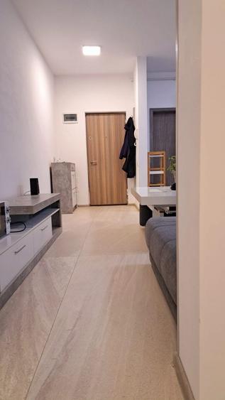 Apartament cu 3 camere semidecomandat în Dumbrăvița