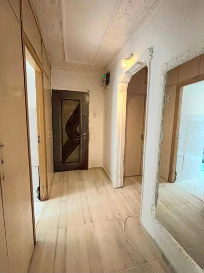 Apartament cu 3 camere decomandat în Prundu