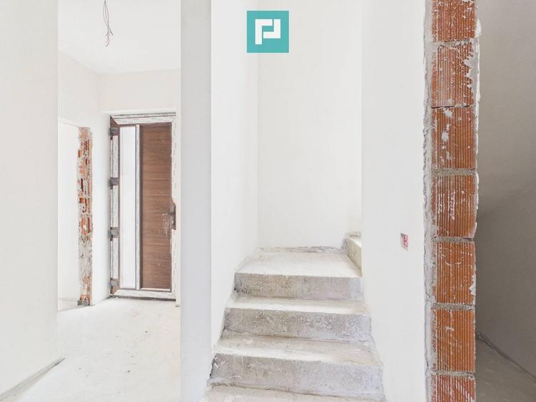 Duplex cu 4 camere cu Canalizare în Covaci