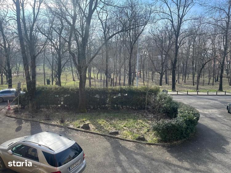 Casă cu 7 camere decomandat cu Teren 120 Mp în Floreasca