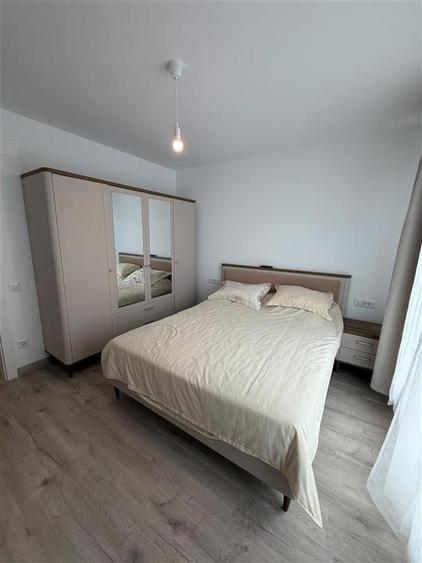 Apartament cu 2 camere decomandat, mobilat în Tractorul