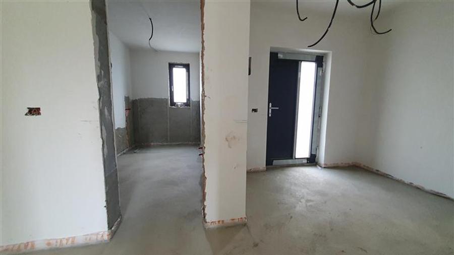 Casă individuală cu 7 camere cu Teren 450 Mp în Moara
