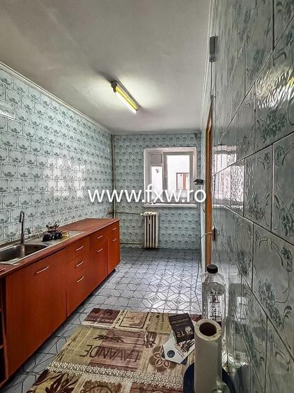 Apartament cu 3 camere decomandat în Drumul Taberei