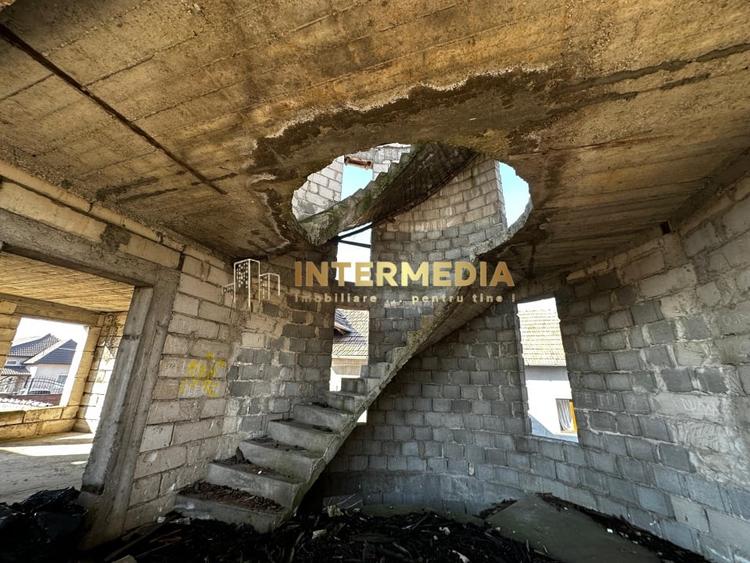Casă individuală cu 11 camere cu Piscina în Bărăbanț