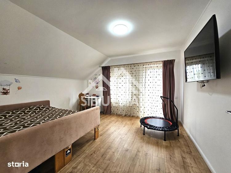 Casă cu 4 camere în Sadu
