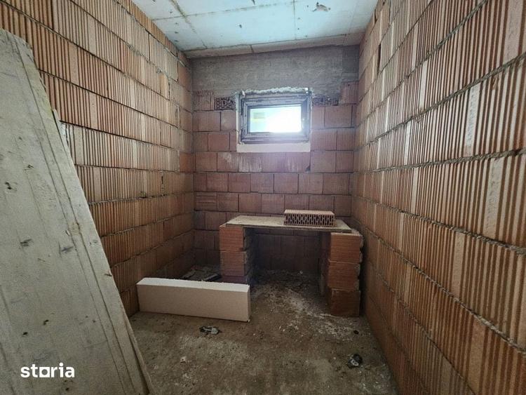 Casă cu 4 camere cu Teren 300 Mp în Dâmbul Rotund