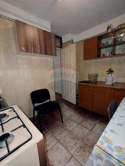 Apartament cu 4 camere decomandat, mobilat în 1 Mai