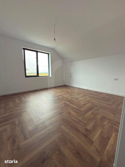 Casă cu 5 camere cu Teren 400 Mp în Vadu Pașii