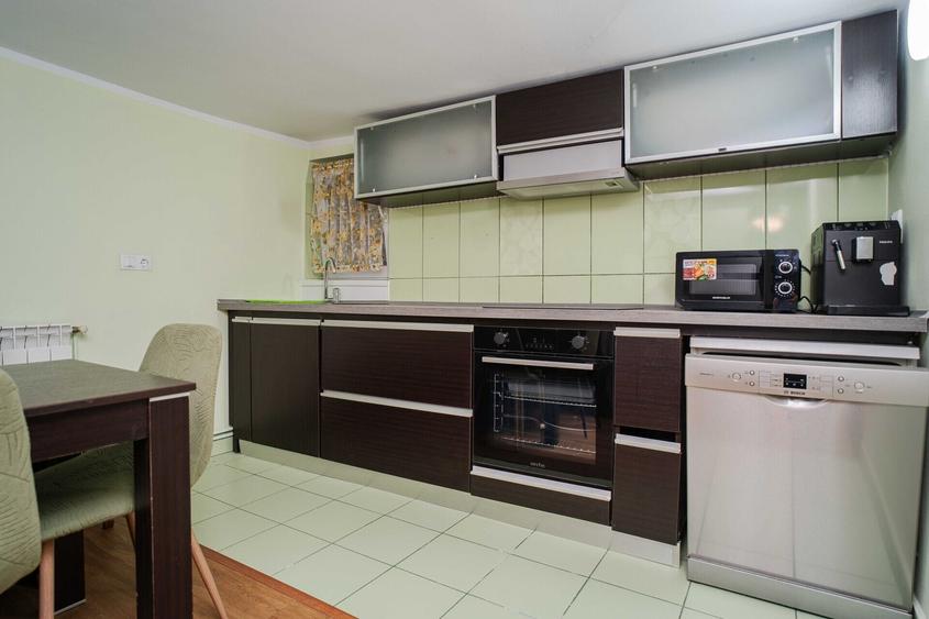 Apartament cu 3 camere decomandat, mobilat în Central