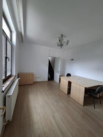 Casă cu 10 camere cu Teren 280 Mp în Pache Protopopescu