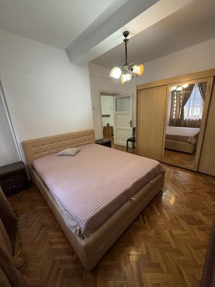 Apartament cu 3 camere semidecomandat în Ultracentral