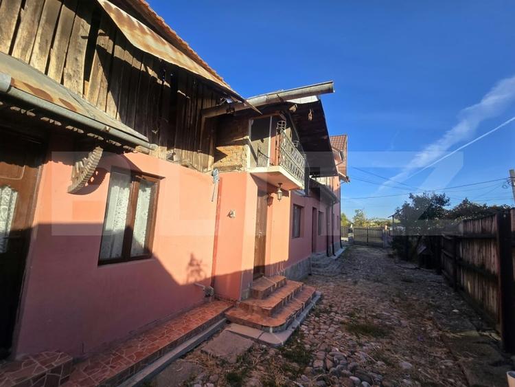Casă individuală cu 5 camere cu Canalizare în Teiș