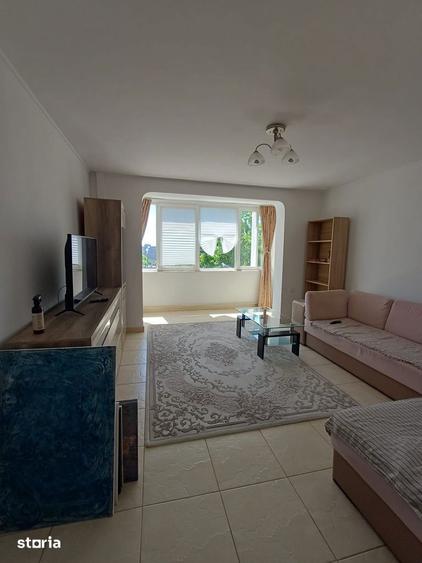Apartament cu 3 camere decomandat, mobilat în Central