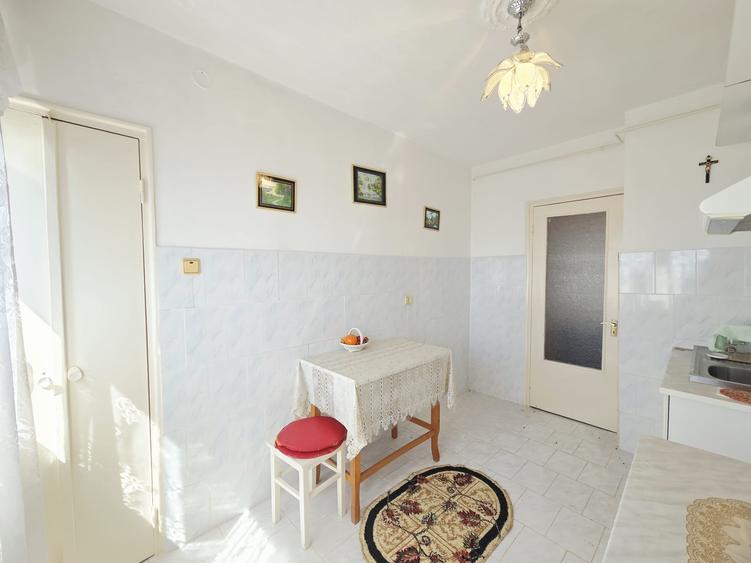 Apartament cu 2 camere decomandat în Micro 20
