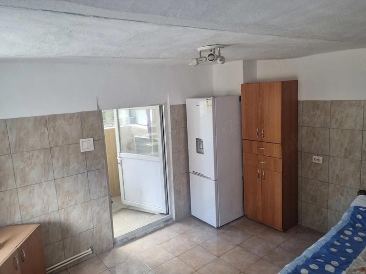 Garsonieră decomandată în Central