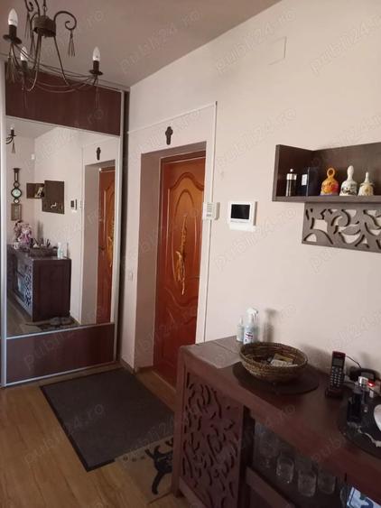 Apartament cu 3 camere decomandat în Calea Poplăcii