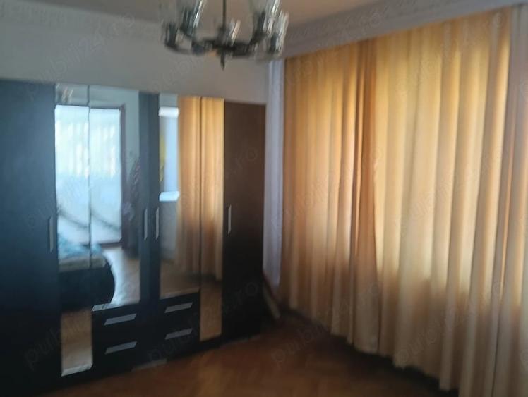 Apartament cu 4 camere semidecomandat în Central