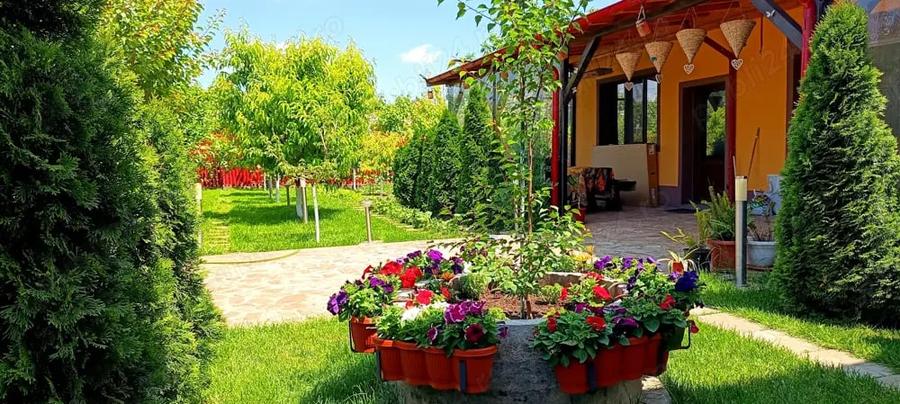 Casă cu 6 camere cu Teren 700 Mp în Cazasu