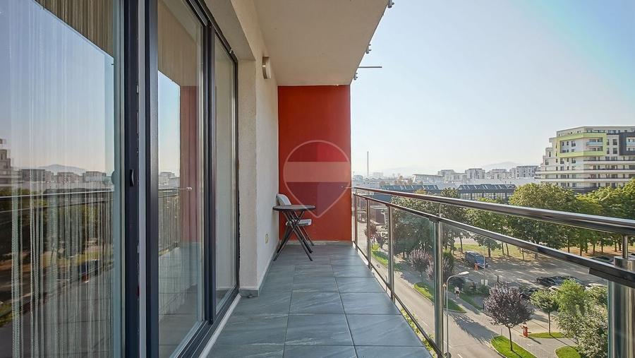 Apartament cu 3 camere decomandat în Tractorul
