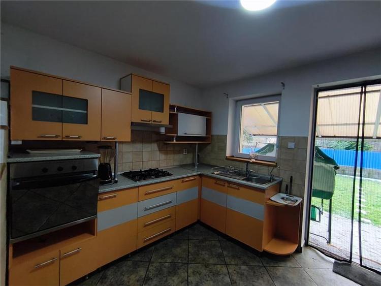 Casă individuală cu 4 camere cu Teren 400 Mp în Semicentral