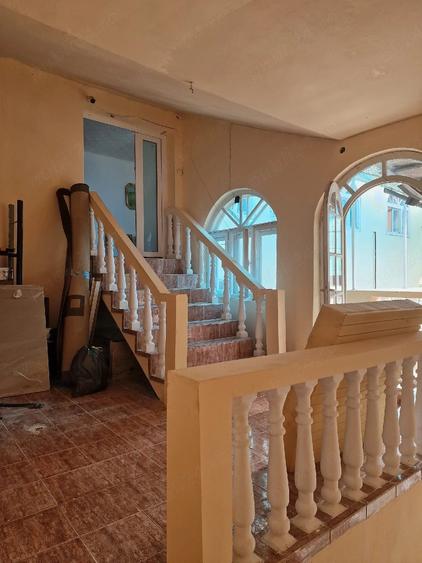 Casă cu 6 camere cu Teren 223 Mp în Central