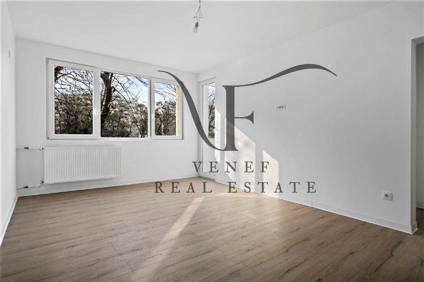 Apartament cu 3 camere semidecomandat în Colentina