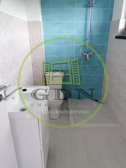 Duplex cu 10 camere cu Canalizare în Preajba