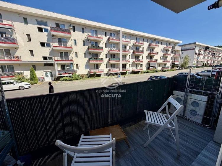Apartament cu 3 camere semidecomandat în Tăuți
