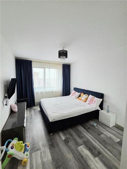 Apartament cu 3 camere decomandat, mobilat în Palazu Mare