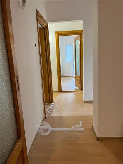 Apartament cu 3 camere decomandat în Nicolina
