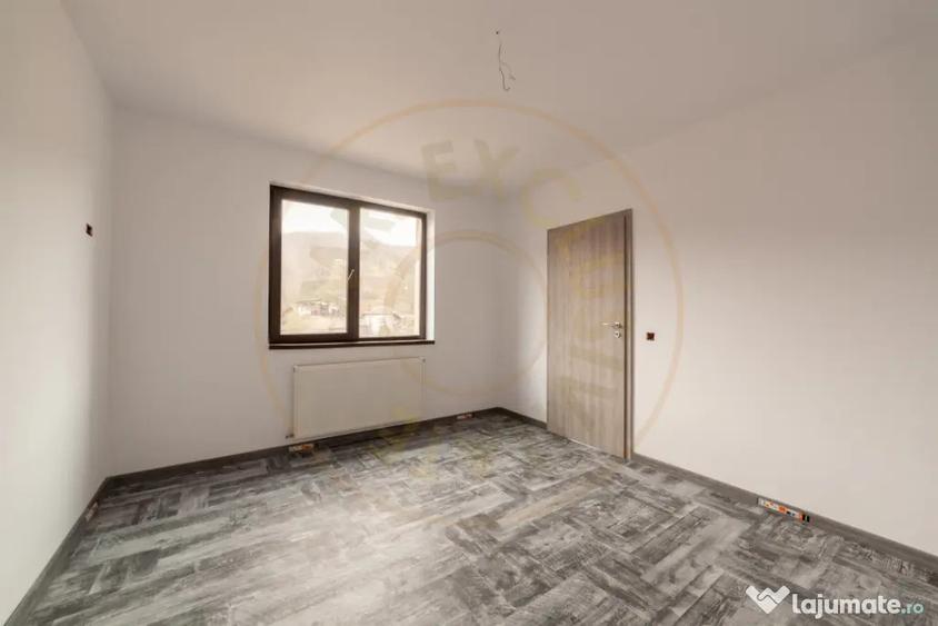 Casă cu 7 camere cu Canalizare în Izvorani
