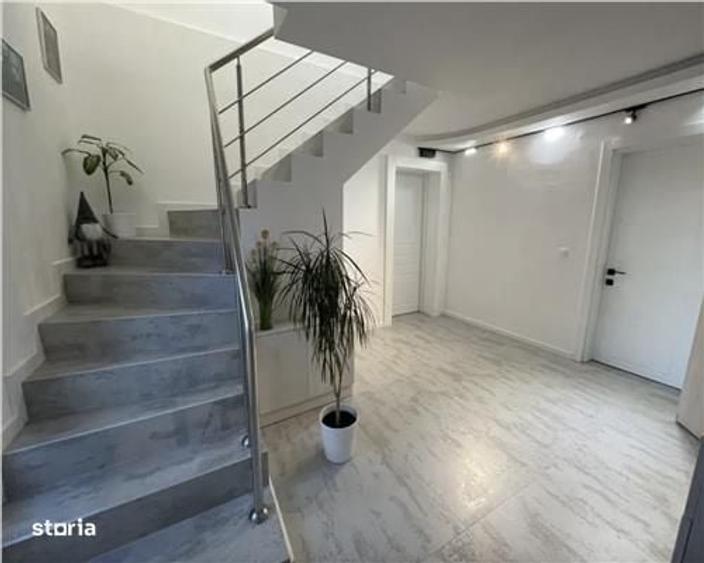 Casă cu 4 camere decomandat în Șura Mare