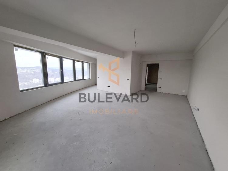 Apartament cu 5 camere semidecomandat în Mănăștur